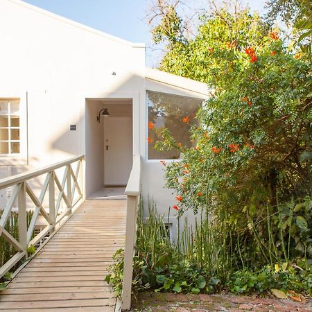 33 Strawberry Lane - Studio And Cottage เคปทาวน์ ภายนอก รูปภาพ